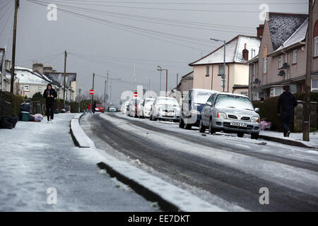 Swansea, Wales, Regno Unito. 14 gennaio, 2015. Regno Unito: meteo neve nella zona Townhill di Swansea, Galles del Sud la neve ha colpito parti del Regno Unito. Credito: D Legakis/Alamy Live News Foto Stock