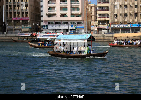 I taxi d'acqua sul Torrente di Dubai EMIRATI ARABI UNITI Foto Stock