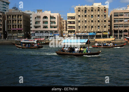 I taxi d'acqua sul Torrente di Dubai EMIRATI ARABI UNITI Foto Stock