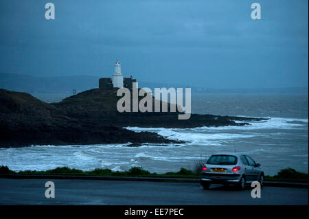 Swansea, Wales, Regno Unito. 14 gennaio, 2015. Regno Unito: Meteo Meteo comincia a deteriorarsi a Mumbles Lighthouse vicino a Swansea oggi nel tardo pomeriggio. Credito: Phil Rees/Alamy Live News Foto Stock