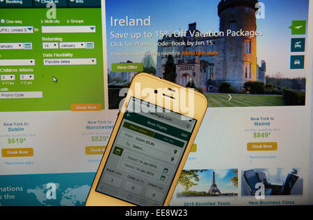 Sito Web Aerlingus con Iphone Foto Stock