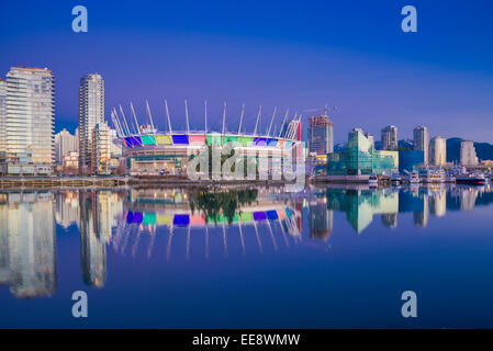 BC Place Stadium e Yaletown Condos, False Creek skyline Vancouver, British Columbia, Canada, Foto Stock