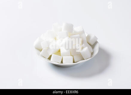 Pila di bianco cubetti di zucchero Foto Stock