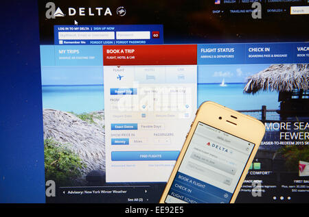 Delta Airlines Sito Web e IPhone Foto Stock