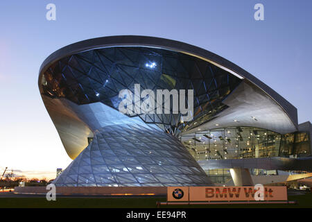 Architektur, Autohersteller, Automobilkonzern, BMW, Bau, Bauwerk, Bayern, Deutschland, Europa, Fabrik, Fernsehturm, Firma, Gebae Foto Stock