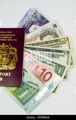 Passaporto britannico, Sterline Dollari ed Euro Foto Stock
