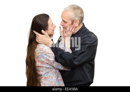 Coppia uomo e donna con capelli lunghi guardando a vicenda con amore, gli occhi in occhi, per S. Valentino o anniversario. Isolat Foto Stock