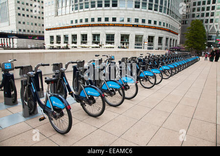 Boris bike park a Canary Wharf Foto Stock