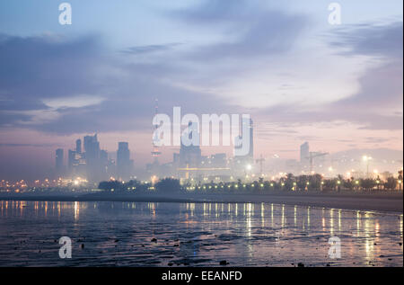 Skyline di Kuwait City Foto Stock