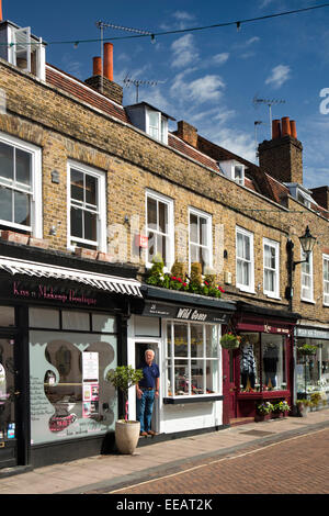 UK, Londra, Twickenham, Church Street, negozi Foto Stock