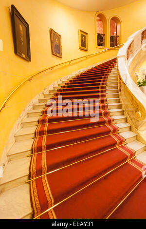 Inghilterra, Londra, Whitehall, la Nazionale Club liberale, l'interno scalinata circolare Foto Stock