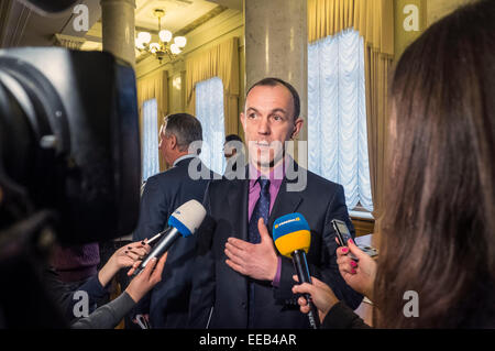 Kiev, Ucraina. 15 gennaio, 2015. Il vice presidente del Yulia Tymoshenko Bloc Andriy Kozhemyakin. Verkhovna Rada di Ucraina ha adottato il decreto del Presidente di Petro Poroshenko, una mobilitazione parziale. Decreto in Verkhovna Rada ha introdotto il Segretario del Consiglio di sicurezza nazionale, Alexander Turchinov, egli ha detto che come parte della prossima ondata di mobilitazione in primo luogo devono essere messi sotto la pistola volontari patriottica. Credito: Igor Golovnov/Alamy Live News Foto Stock