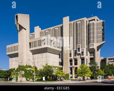 Robarts Library presso l Università di Toronto. Toronto, Canada. Foto Stock