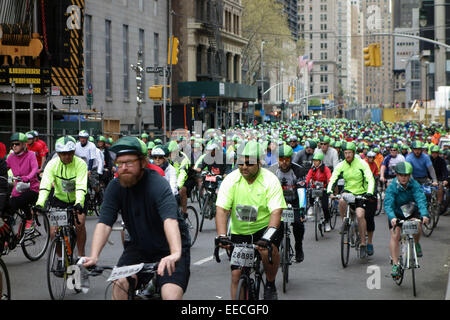 New York è cinque Boro Bike Tour, il più grande il ciclismo ricreativo evento negli Stati Uniti, 4 maggio 2014, NYC Foto Stock