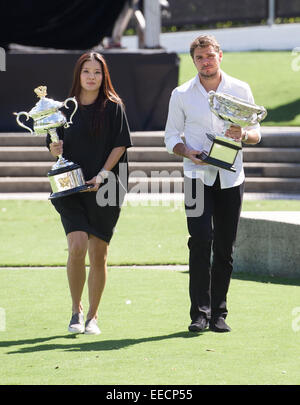 Melbourne, Australia. 16 gennaio, 2015. Li Na (L) della Cina e Stan Wawrinka della Svizzera arrivano presso il tabellone ufficiale cerimonia del 2015 Australian Open di tennis del torneo al Melbourne Park di Melbourne, Australia, 16 gennaio, 2015. Credito: Bai Xue/Xinhua/Alamy Live News Foto Stock