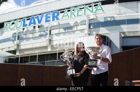 Melbourne, Australia. 16 gennaio, 2015. Li Na (L) della Cina e Stan Wawrinka della Svizzera arrivano presso il tabellone ufficiale cerimonia del 2015 Australian Open di tennis del torneo al Melbourne Park di Melbourne, Australia, 16 gennaio, 2015. Credito: Bai Xue/Xinhua/Alamy Live News Foto Stock