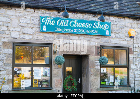 Vecchio negozio di formaggi nel villaggio di Hartington nel Derbyshire, Inghilterra Foto Stock