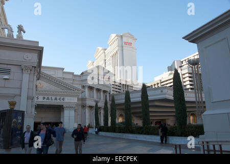 Las Vegas, Nevada, USA. 15 gennaio, 2015. Una vista esterna del Caesars Palace Hotel & Casino giovedì 15 gennaio 2015 a Las Vegas Nevada dopo che la società ha presentato istanza di fallimento in Chicago Illinois in precedenza al mattino. Credito: Marcel Thomas/ZUMA filo/Alamy Live News Foto Stock