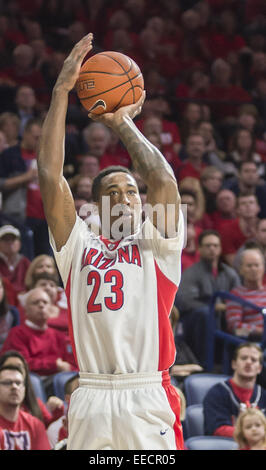 Tucson, Arizona, Stati Uniti. 15 gennaio, 2015. Arizona Wildcats avanti RONDAE HOLLIS-JEFFERSON (23) Spara la palla contro il Colorado Buffaloes presso il Centro McKale giovedì gen. 15, 2015 a Tucson, in Arizona La Arizona Wildcats sconfitto Colorado Buffaloes 68-54. © Ryan Revock/ZUMA filo/ZUMAPRESS.com/Alamy Live News Foto Stock