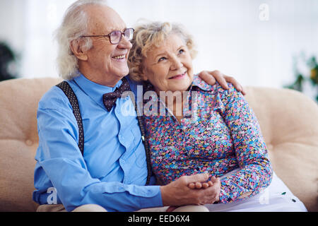 Affettuosa di età matura in abiti smart Foto Stock