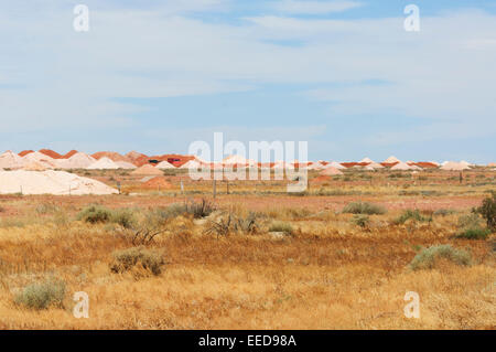 Scartato da mullocks Opal Mining, Coober Pedy, Sud Australia, SA, Australia Foto Stock