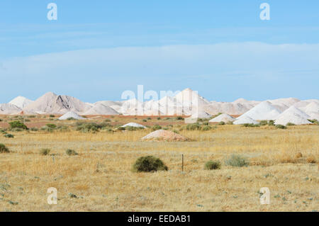 Scartato da mullocks Opal Mining, Coober Pedy, Sud Australia, SA, Australia Foto Stock