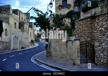 La piccola isola di Malta è una popolare meta di viaggio per i turisti a causa di 5.000 anni di storia, la pittoresca città e paesaggi. Il turismo è una parte significativa della malta di economia nazionale. Foto: dicembre 2014. Foto Stock