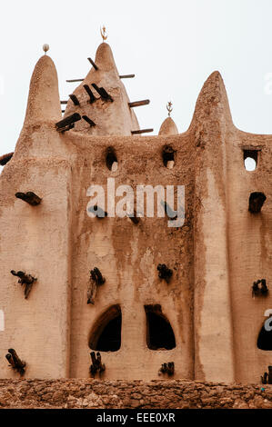 Dettaglio della grande moschea di San realizzato in adobe, Mali. Foto Stock