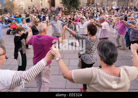 Catalani ballare la loro tradizionale Sardana 4.10.2014 Foto Stock