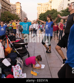 Catalani ballare la loro tradizionale Sardana 4.10.2014 Foto Stock