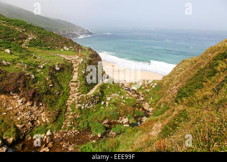 Le fasi, lo streaming e la spiaggia a Portheras Cove Cornwall Inghilterra REGNO UNITO Foto Stock