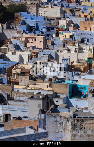 India Rajasthan, Jodhpur, blu case dipinte nella città vecchia Foto Stock