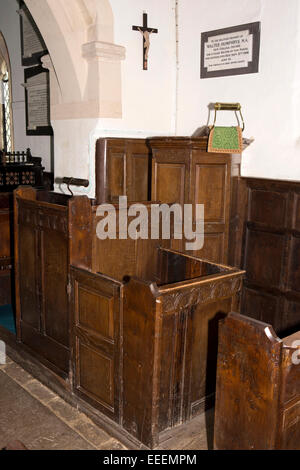 Regno Unito, Inghilterra, Wiltshire, Vale of Pewsey, Alton Barnes, chiesa di Santa Maria, lavori in legno di stile Georgiano nella navata sassone Foto Stock