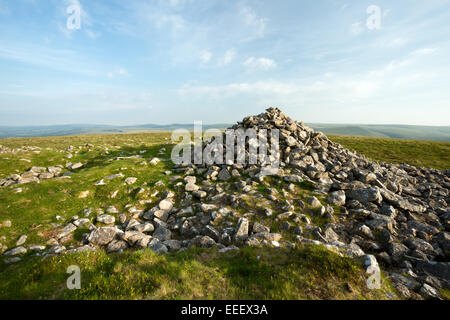 Cairn sulla sommità della collina Cosdon, Parco Nazionale di Dartmoor Devon UK Foto Stock