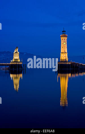 Deutschland, Bodensee, Lindau, Hafeneinfahrt, Loewenskulptur, Leuchtturm, Europa, Oberschwaebische Barockstrasse, Stadt, Hafen, Foto Stock