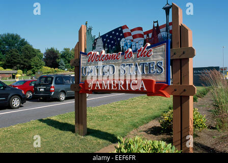 Segno di benvenuto agli Stati Uniti d'America dal British Columbia, Canada per stato di Washington, USA - Douglas valico di frontiera a noi Foto Stock