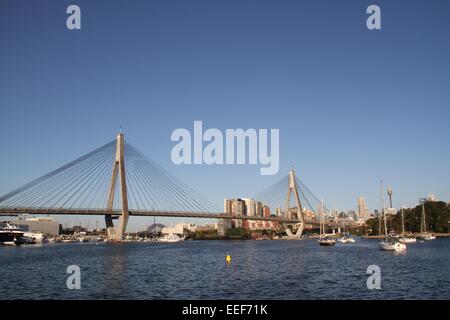 Il ponte di Anzac appena prima del tramonto - Glebe, Sydney, Australia. Foto Stock