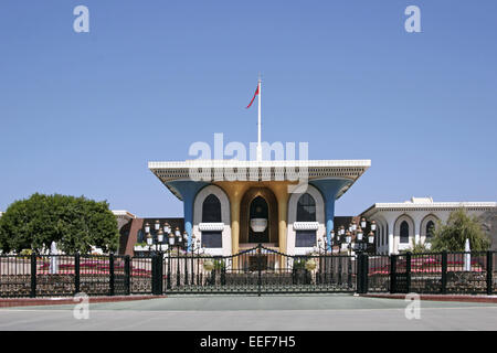 Il Muscat Oman Maskat Regierungspalast Masquat Palast Sultan Qaboos Qasr Al-Alam Gebaeude Eingangsbereich Stadtmitte Altstadt Arabi Foto Stock