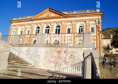 San Leucio, Caserta, Italia. È incluso nel Patrimonio Mondiale UNESCO elenco nel 1997. Facciata del Palazzo Belvedere. Foto Stock