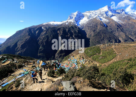Immagine di Namche Bazar villaggio sul campo base Everest trek, Solukhumbu quartiere, regione di Khumbu, Nepal orientale, Asia. Foto Stock