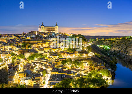 Toledo, Spagna città vecchia skyline all'alba. Foto Stock