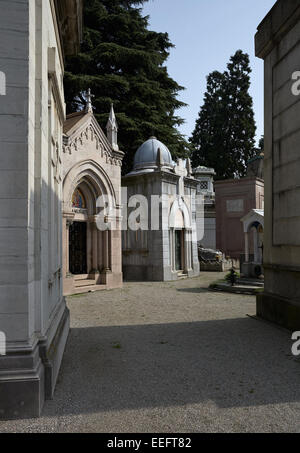 Milano, Italia, magnifica tomba tempi e mausolei del Cimitero Monumentale Foto Stock