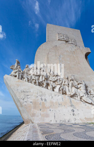 Il monumento per il conquerers è una famosa vista di Lisbona, Portogallo Foto Stock