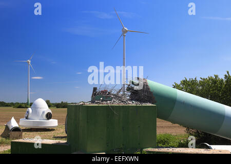 Langengrassau, Germania, la demolizione di una vecchia turbina eolica Foto Stock