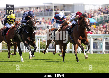 Royal Ascot, Toronado con Richard Hughes vince il Queen Anne Stakes fino Foto Stock