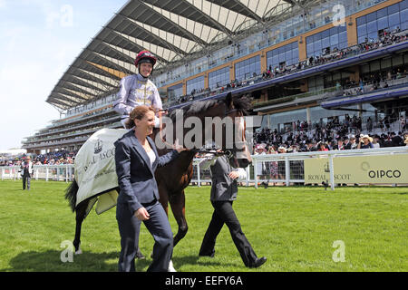 Royal Ascot, Toronado con Richard Hughes fino dopo aver vinto il Queen Anne Stakes Foto Stock