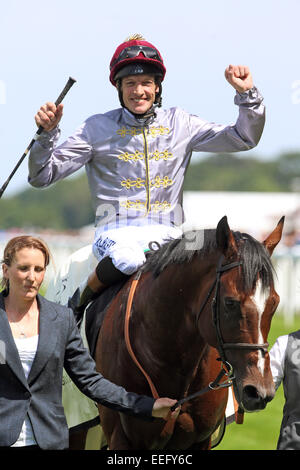 Royal Ascot, Toronado con Richard Hughes fino dopo aver vinto il Queen Anne Stakes Foto Stock