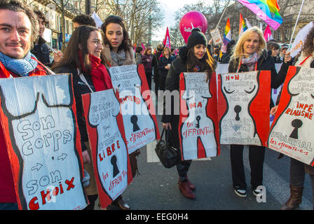 Parigi, Francia, gruppo dell'N.G.O. francese, manifestazione femminista in onore dell'anniversario della legalizzazione della legge sull'aborto, Women Rally, con segni di protesta "My Body, My Choice" "Pro Choice" movimento per i diritti delle donne, marcia per i diritti delle donne, proteste pro aborto, segni di empowerment femminile Foto Stock