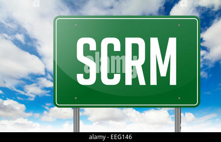 SCRM sulla autostrada verde Signpost. Foto Stock