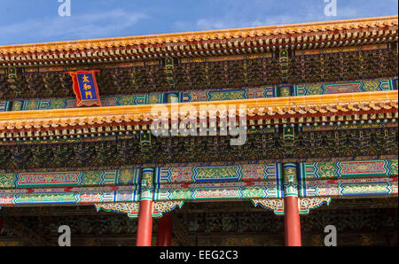 Intagliato caratteristiche di edifici entro la Città Proibita o il Museo del Palazzo Imperiale a Pechino in Cina. Foto Stock